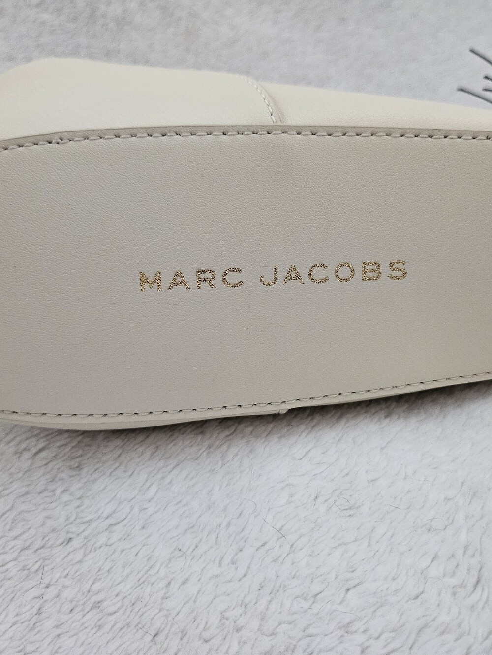 NWT Marc Jacobs Mouse Wristlet with Crossbody Strap - Picture 5 of 6